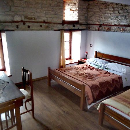 Ruols Guesthouse Gjirokastër Exteriör bild
