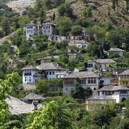 Ruols Guesthouse Gjirokastër Exteriör bild