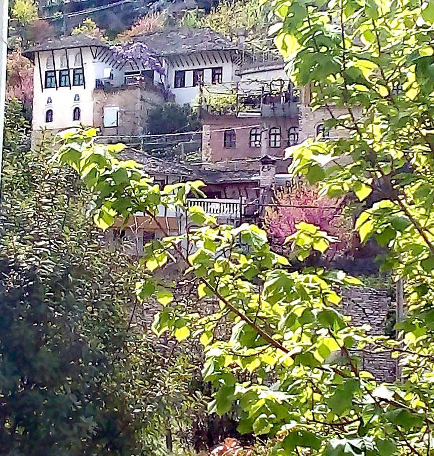 Ruols Guesthouse Gjirokastër Exteriör bild