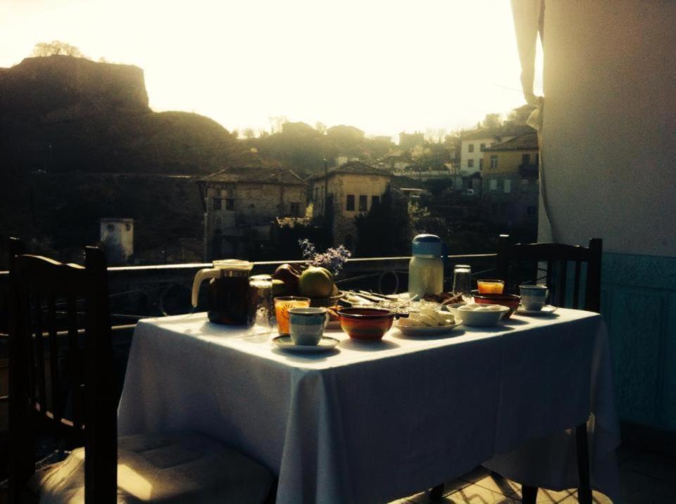 Ruols Guesthouse Gjirokastër Exteriör bild
