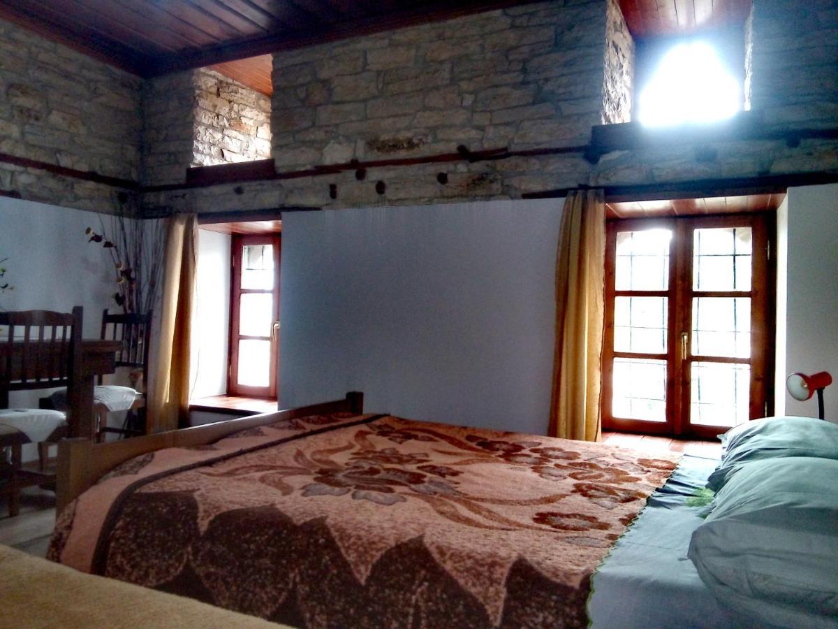 Ruols Guesthouse Gjirokastër Exteriör bild