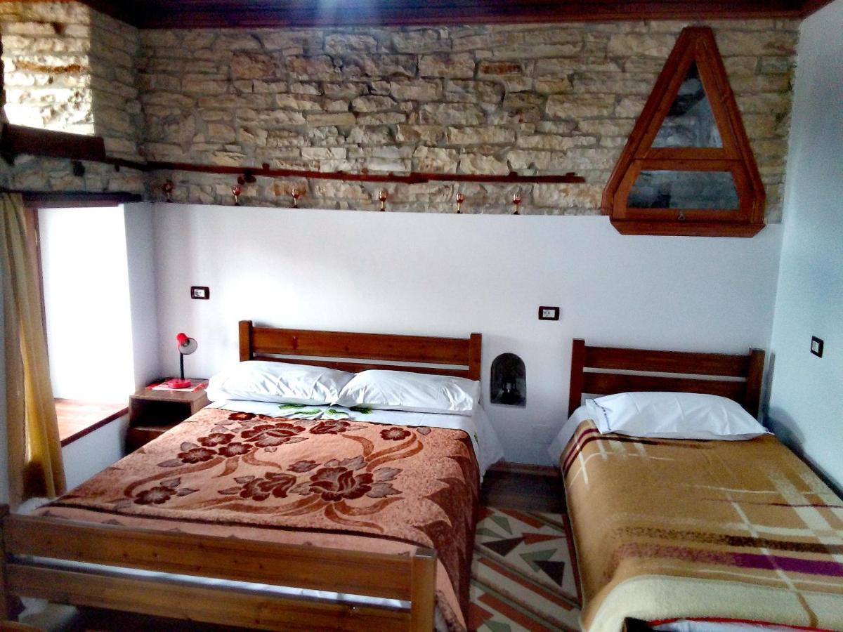 Ruols Guesthouse Gjirokastër Exteriör bild