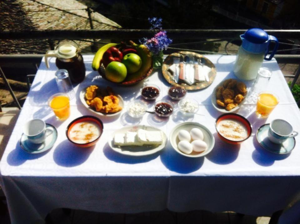Ruols Guesthouse Gjirokastër Exteriör bild