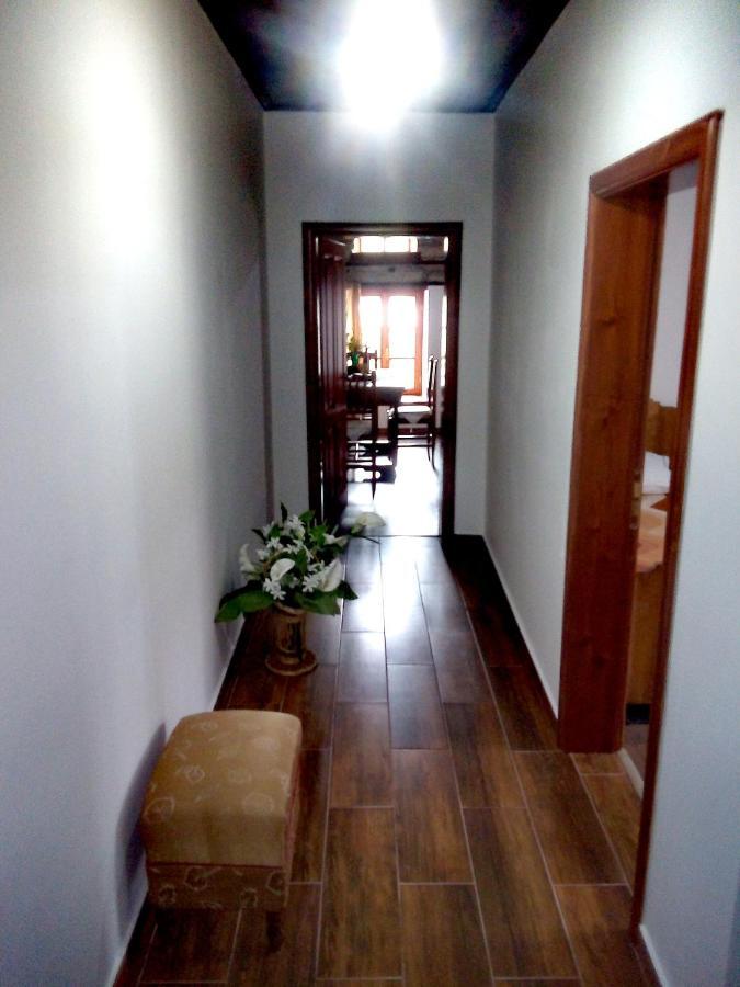 Ruols Guesthouse Gjirokastër Exteriör bild