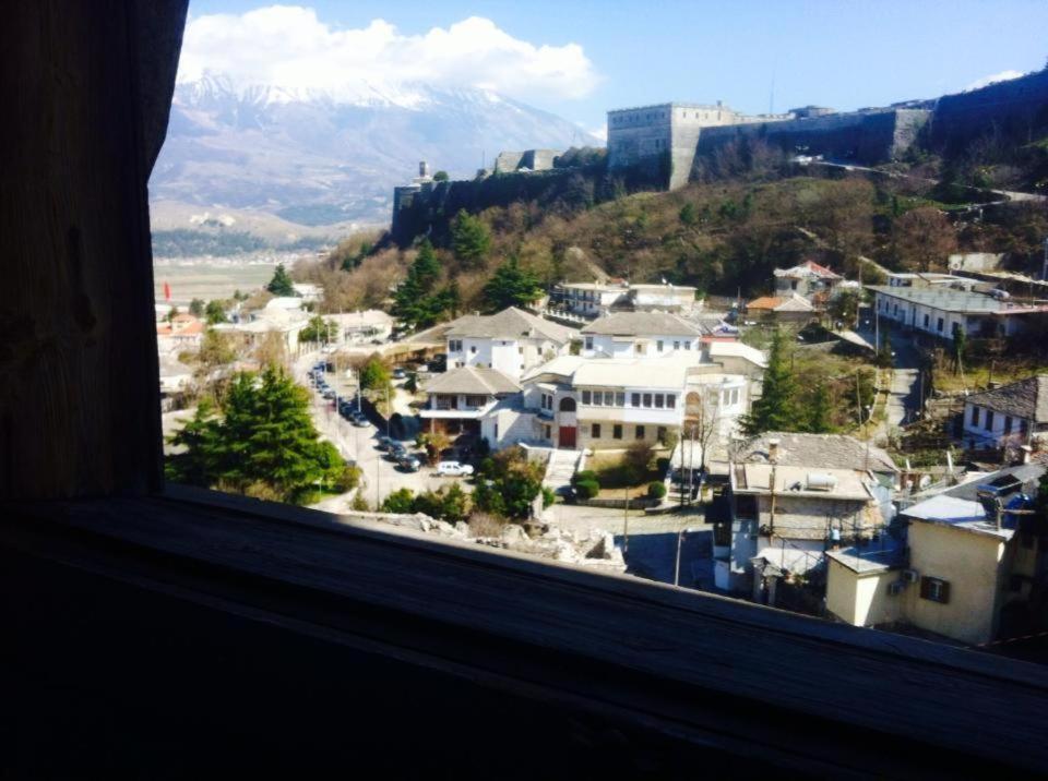Ruols Guesthouse Gjirokastër Exteriör bild