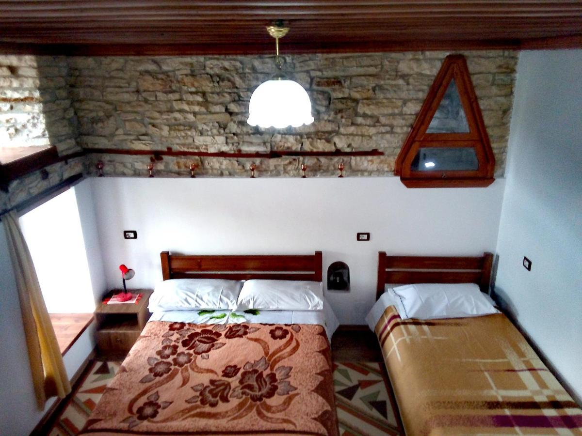 Ruols Guesthouse Gjirokastër Exteriör bild