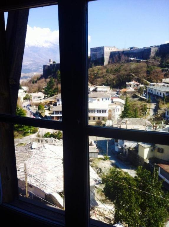 Ruols Guesthouse Gjirokastër Exteriör bild