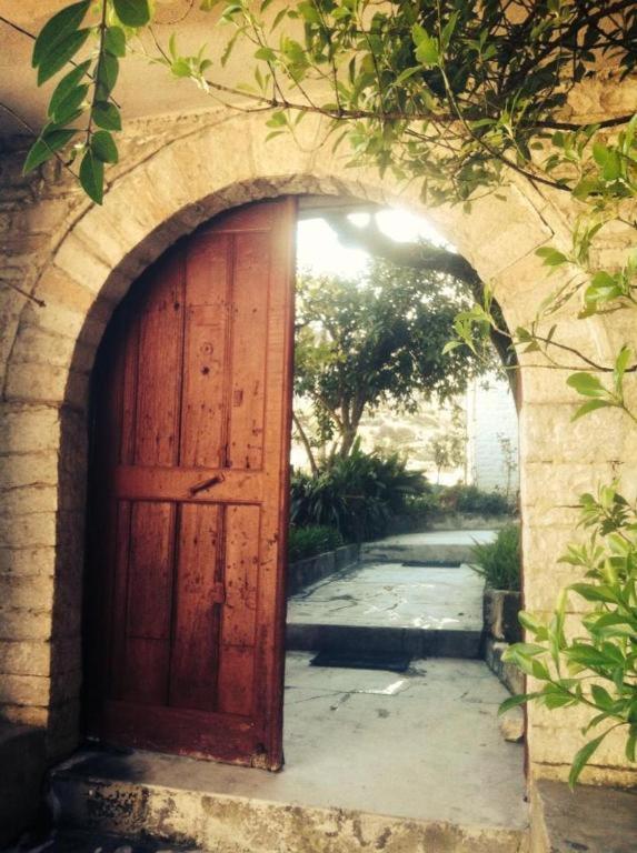 Ruols Guesthouse Gjirokastër Exteriör bild