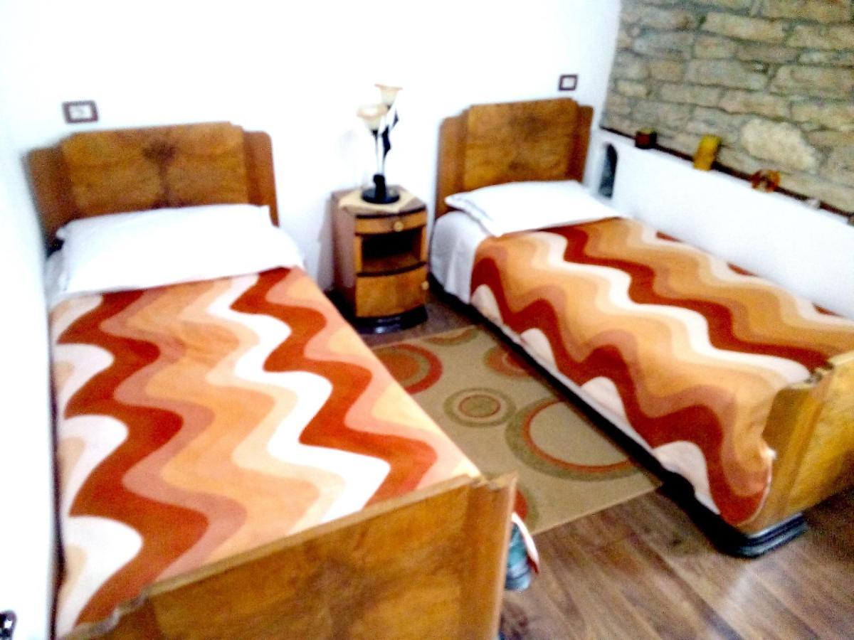 Ruols Guesthouse Gjirokastër Exteriör bild