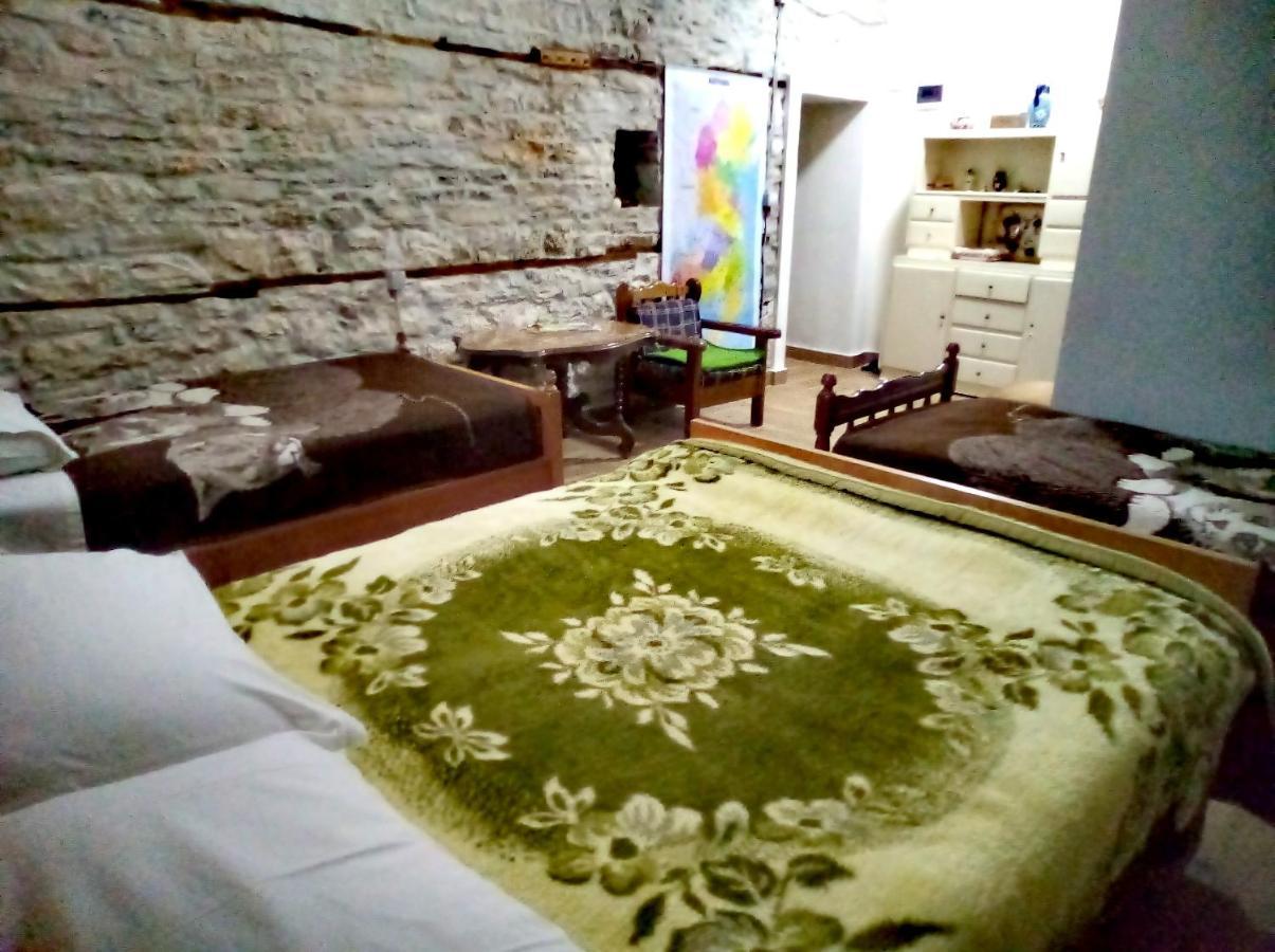 Ruols Guesthouse Gjirokastër Exteriör bild