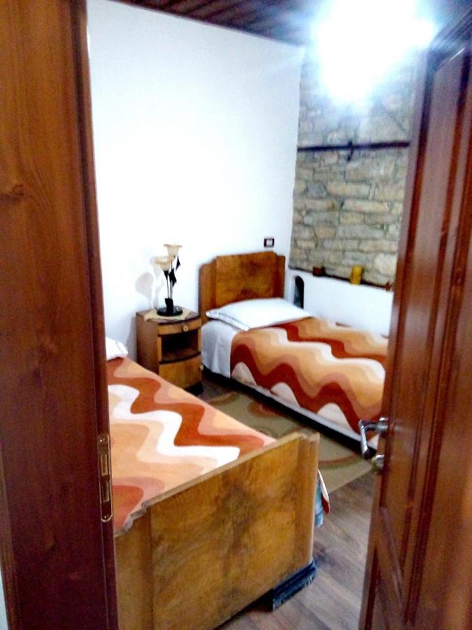 Ruols Guesthouse Gjirokastër Exteriör bild