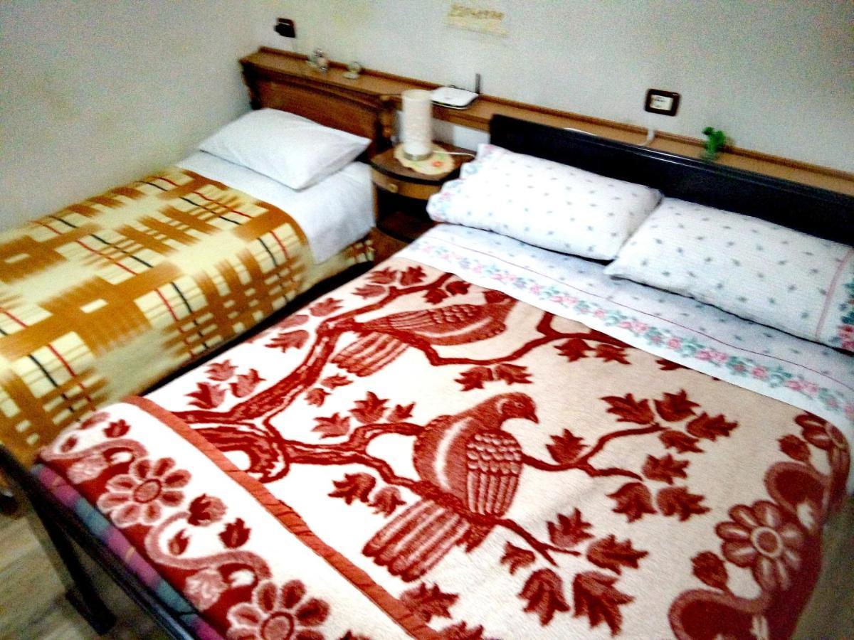 Ruols Guesthouse Gjirokastër Exteriör bild