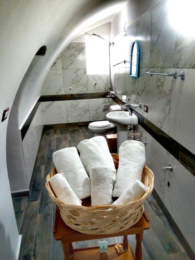 Ruols Guesthouse Gjirokastër Exteriör bild