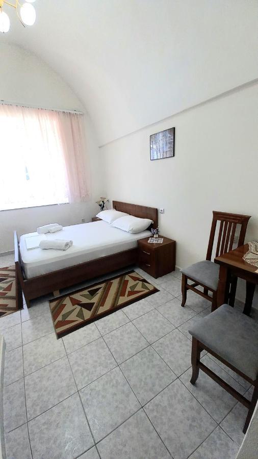Ruols Guesthouse Gjirokastër Exteriör bild