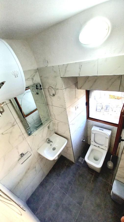 Ruols Guesthouse Gjirokastër Exteriör bild