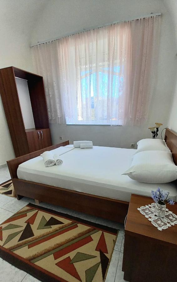 Ruols Guesthouse Gjirokastër Exteriör bild